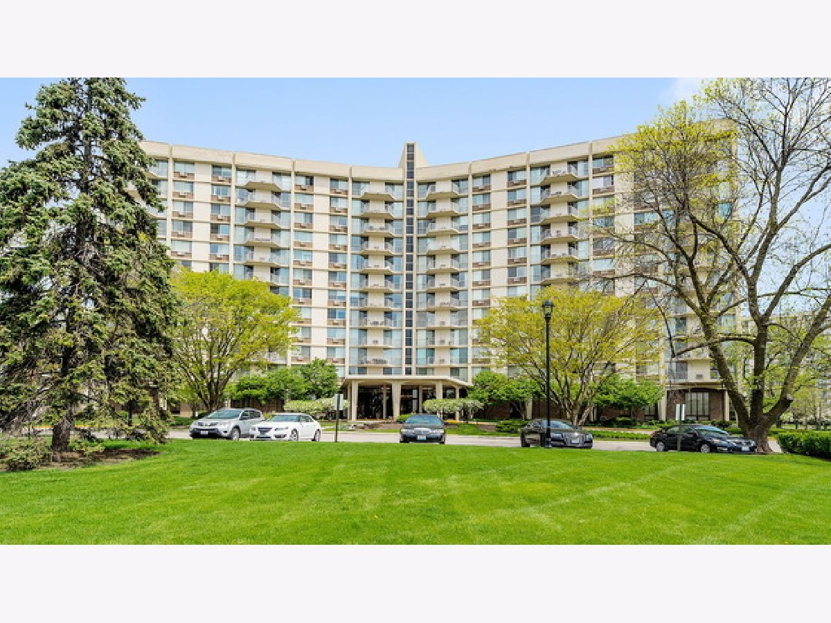 Oak Brook Towers Oak Brook IL, Condos & Townhomes For Sale & For Rent