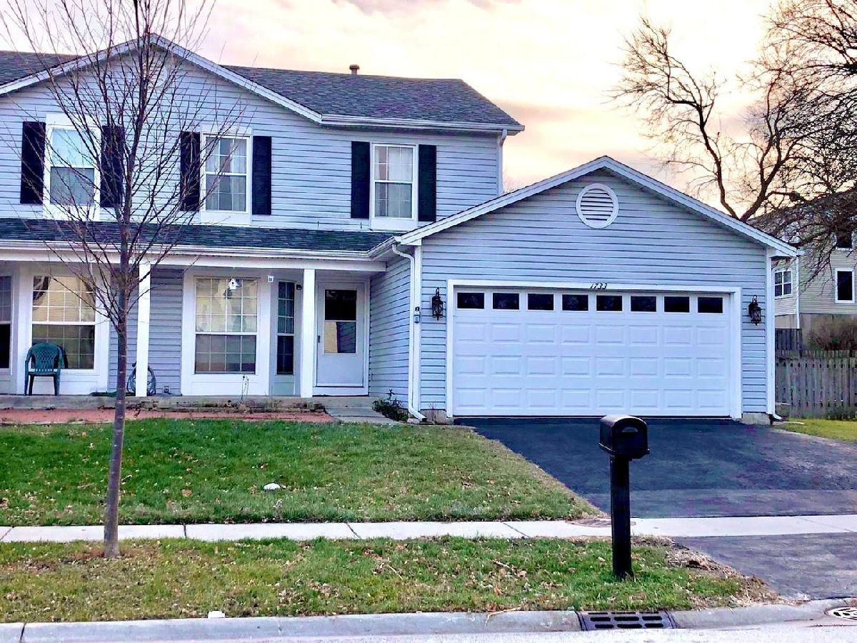 Townhomes Rented Southbridge Commons Schaumburg Illinois, 1733 Dumont