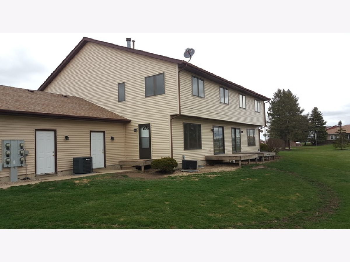 Condos & Townhomes & Homes Rented Woodgate Sycamore Illinois, 1474 Kennicott
