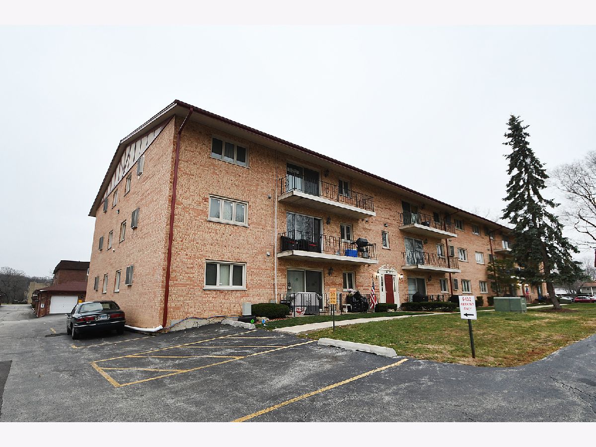 Condominiums Sold Greenbriar Hickory Hills Illinois, 9430 Greenbriar