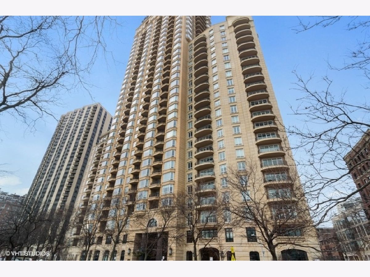 Condominiums Rented Lincoln Park 2550 Chicago Illinois, 2550 Lakeview