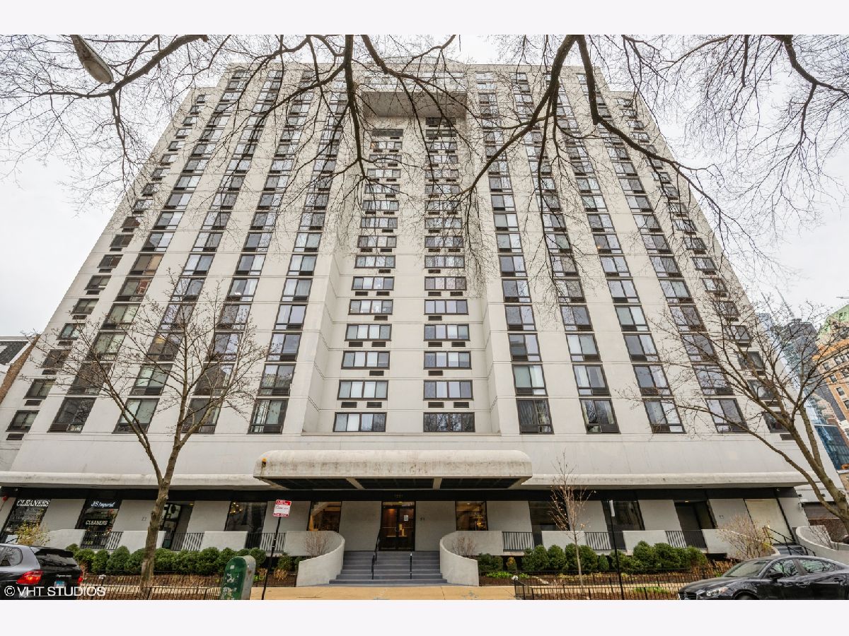 Condominiums Sold The Towers Chicago Illinois, 1221 Dearborn