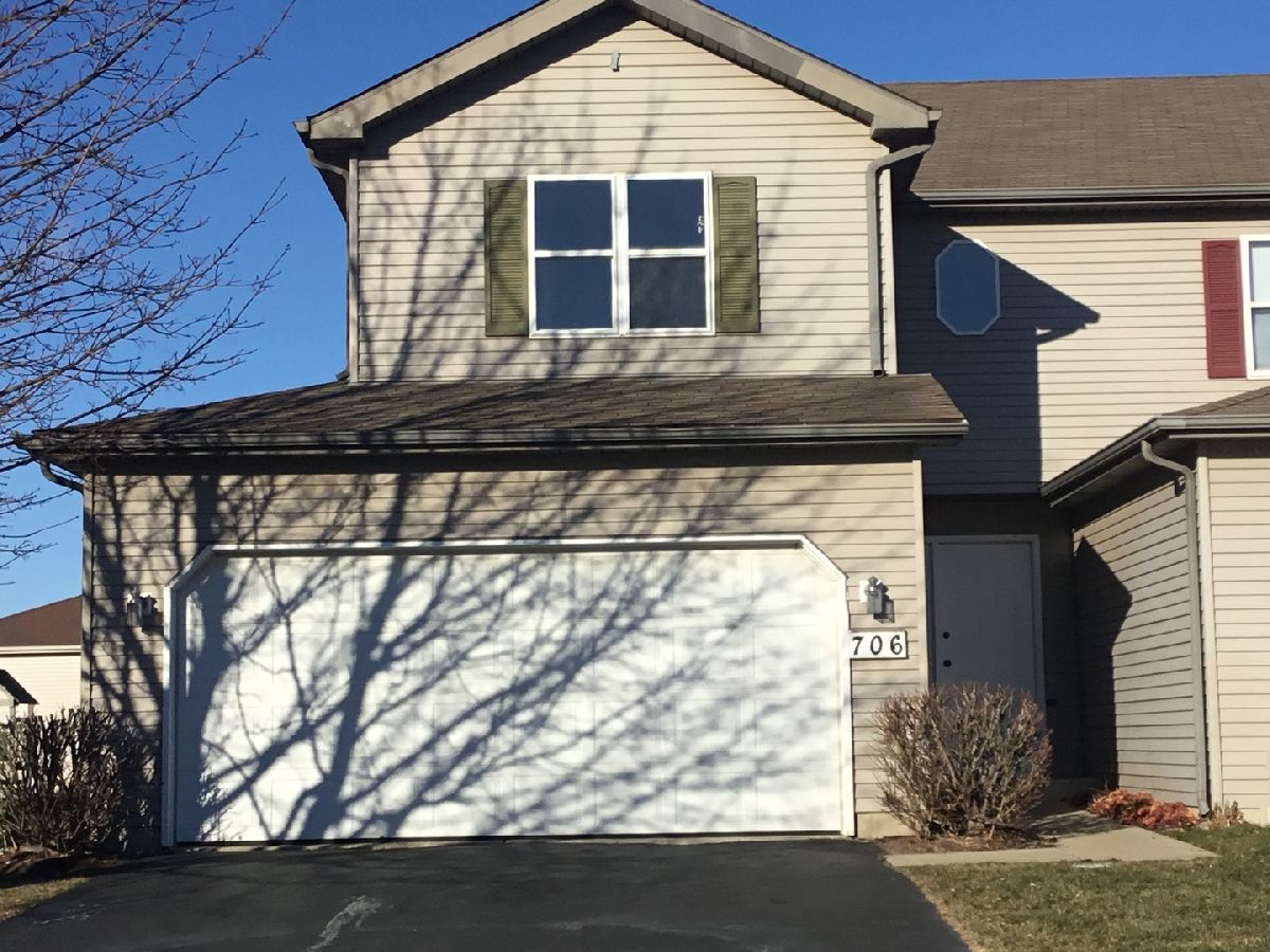 Condos & Townhomes & Homes Sold Prairie Terrace Woodstock Illinois, 706 Carlisle