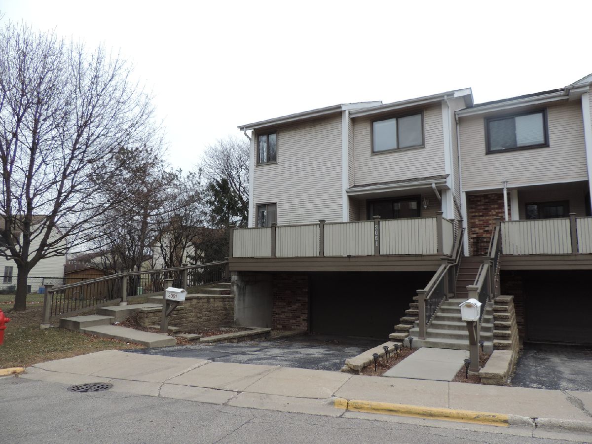 Condos & Townhomes Rented Pheasant Creek Northbrook Illinois, 3061 Pheasant Creek