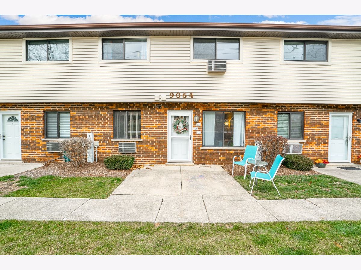 Townhomes & Condos Sold Willows Edge Willow Springs Illinois, 9064 Archer