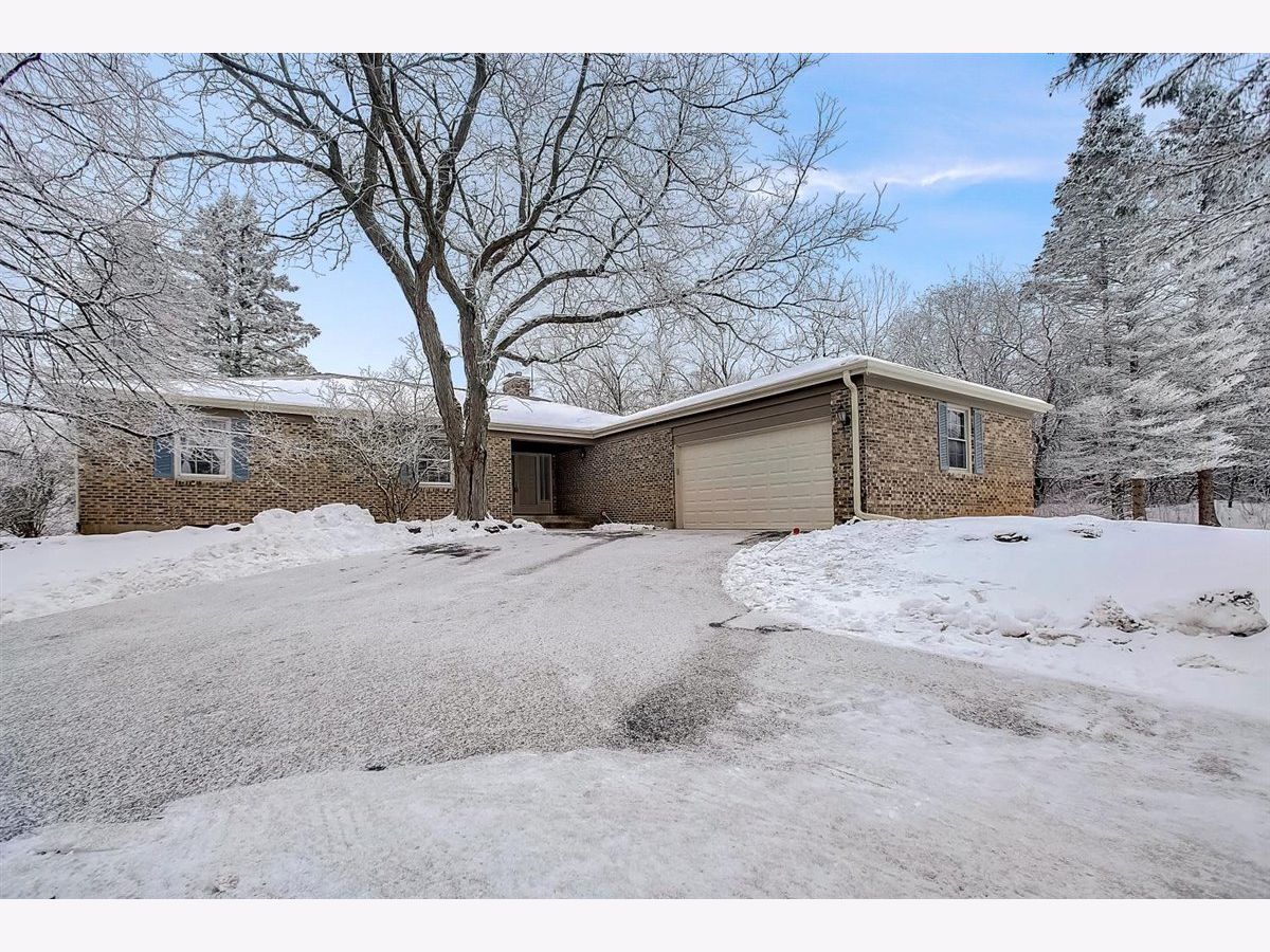 Homes Sold Country Squire Estates Lake Barrington Illinois, 25770 Apache