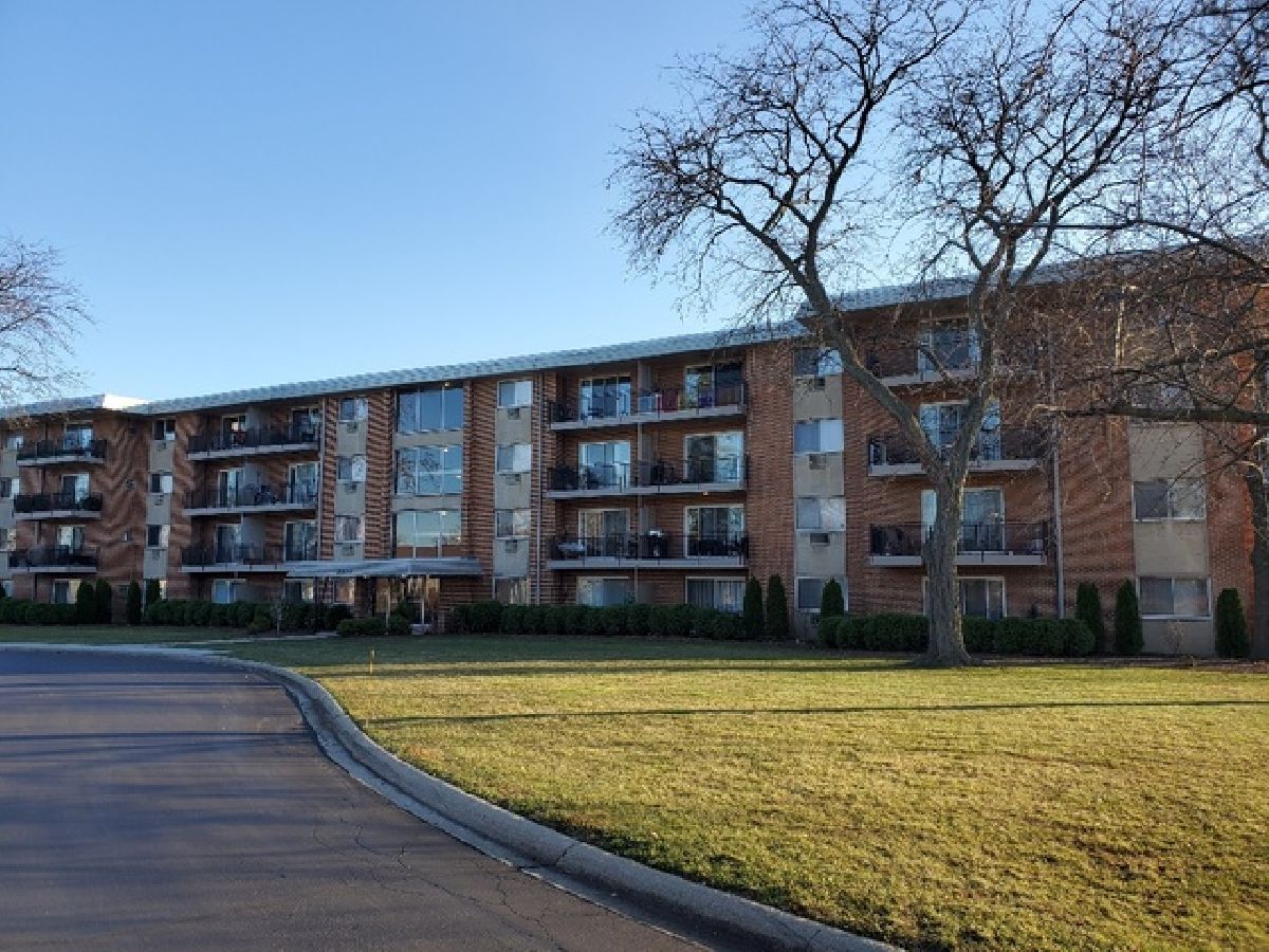 Condominiums Rented Shalamar Arlington Heights Illinois, 2210 Goebbert