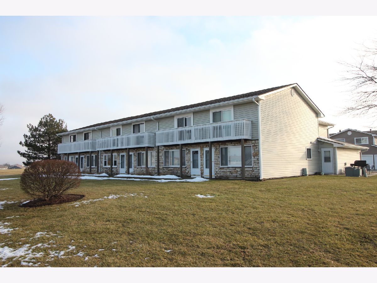 Townhomes & Condos Rented Woodland Hills Gurnee Illinois, 34303 Birch