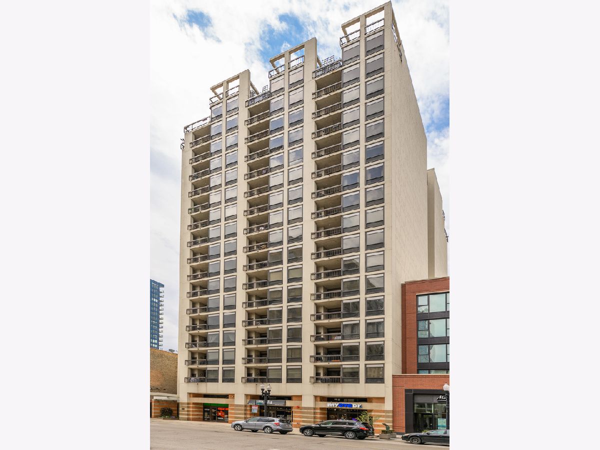 Condominiums Rented Neapolitan Chicago Illinois, 1212 Wells