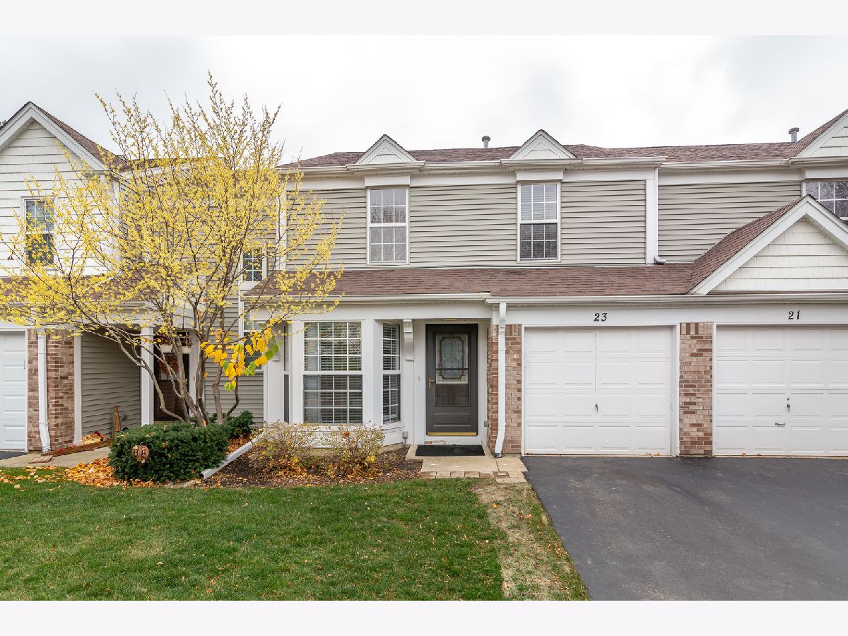 Townhomes Rented Tiffany Place Streamwood Illinois, 23 Carey