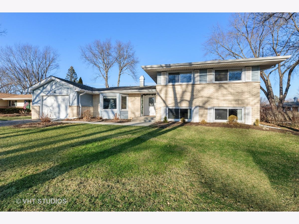 Homes Sold Valley Park Libertyville Illinois, 728 Valley Park