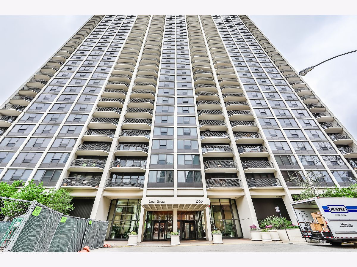 Condominiums Rented James House Chicago Illinois, 1560 Sandburg
