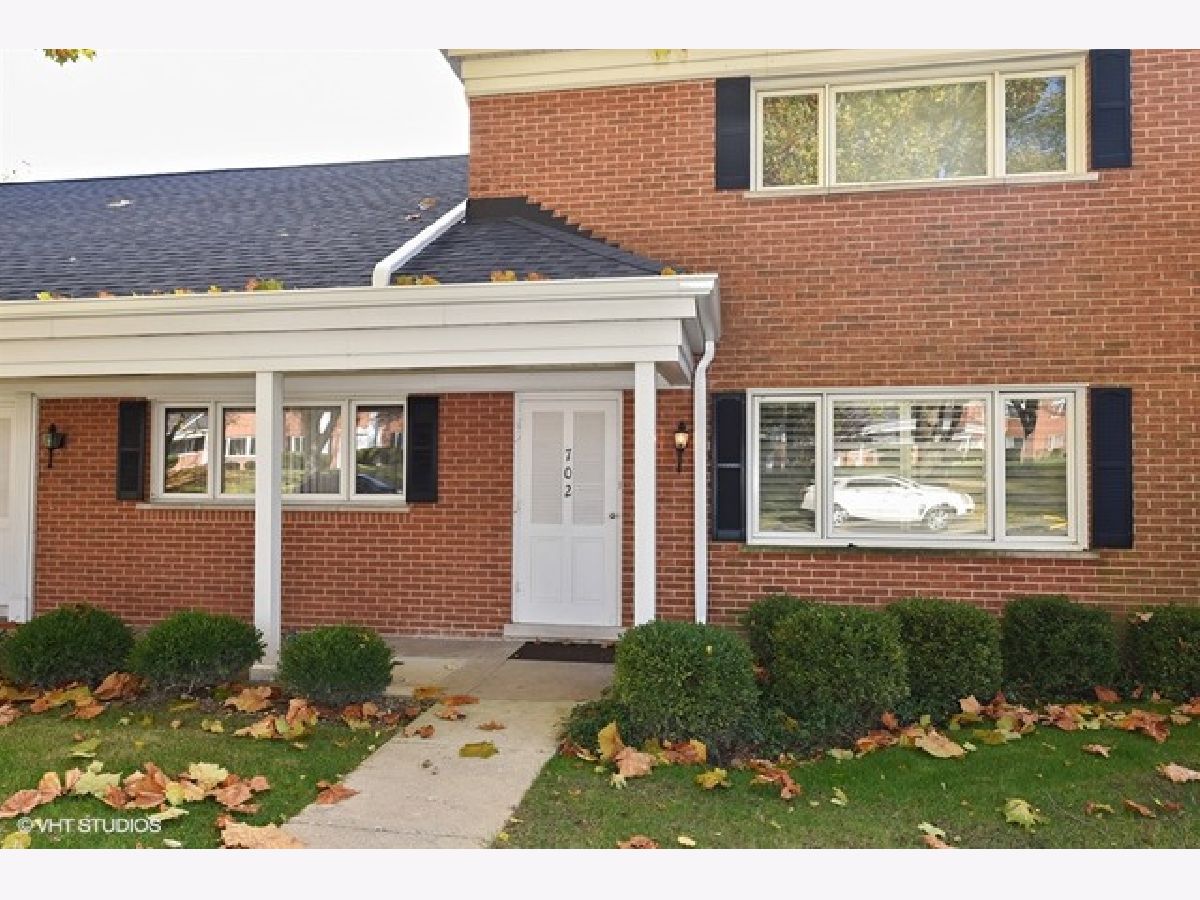Townhomes & Homes Sold Chanticleer Hinsdale Illinois, 702 Chanticleer