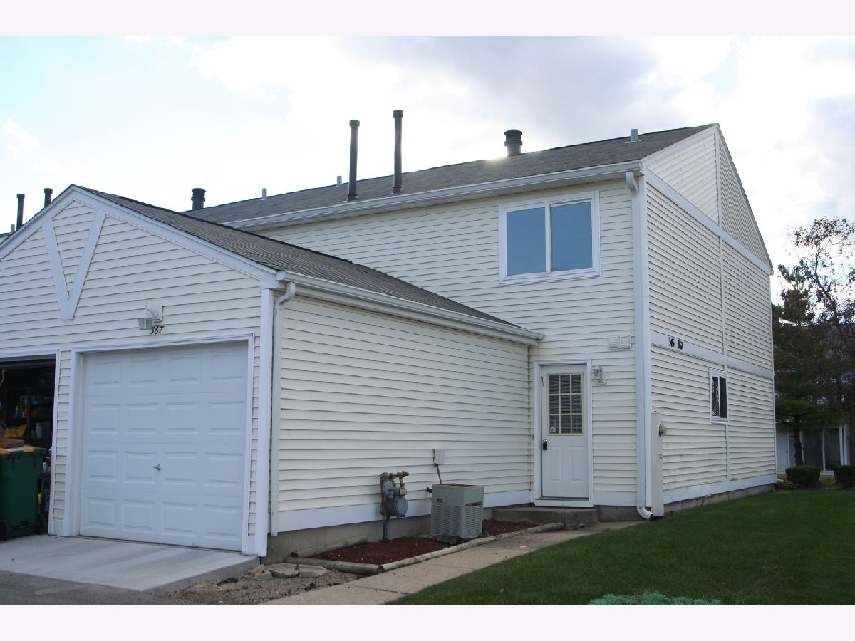 Townhomes & Condos Rented Meadow Green Round Lake Beach Illinois, 367 Meadow Green