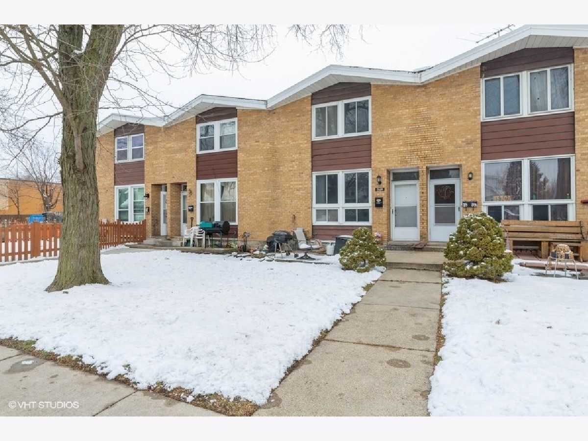 Woodland Townhomes Des Plaines IL, Townhomes For Sale & For Rent