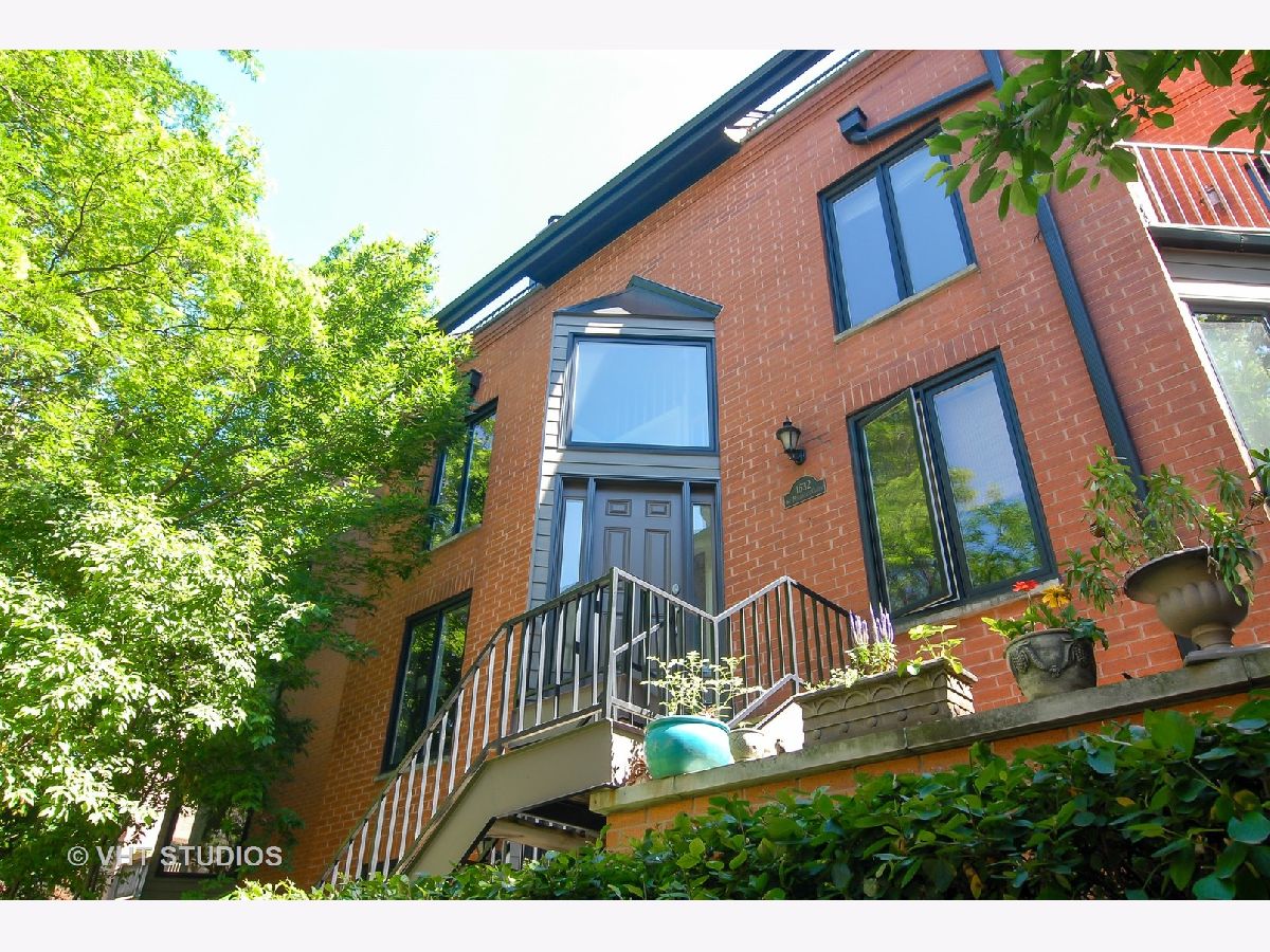 Townhomes & Condos Rented St. Michael's Square Chicago Illinois, 1632 Saint Michaels