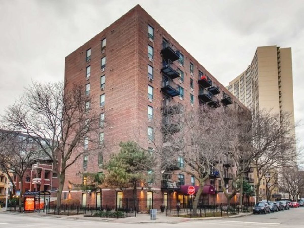 Condominiums Sold The Coronado Chicago Illinois, 3900 Pine Grove