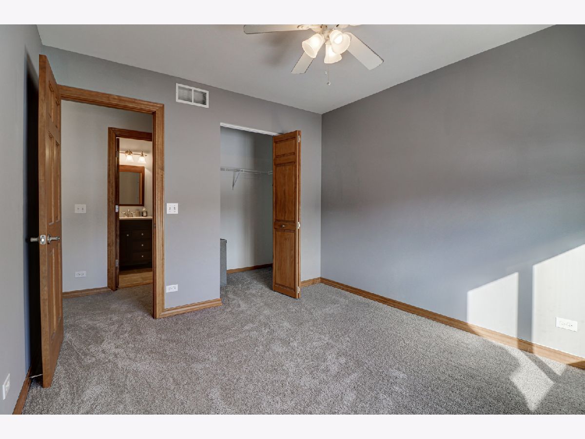 Townhomes Sold Maplewood Court Grayslake Illinois, 1860 Maplewood