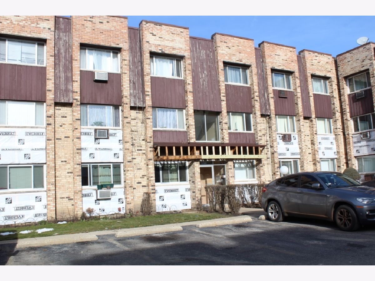 Condominiums Sold Honey Bee Chicago Illinois, 8617 Foster