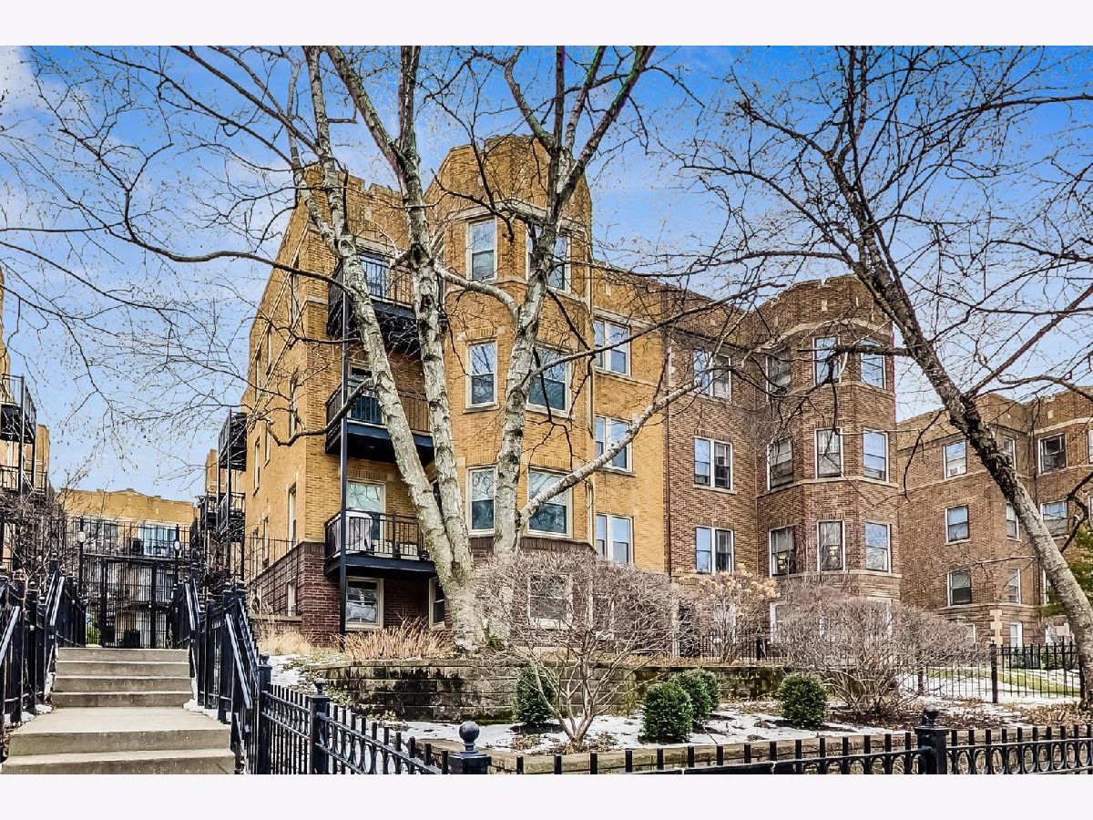 Condominiums Sold Beacon Square Chicago Illinois, 4724 Beacon