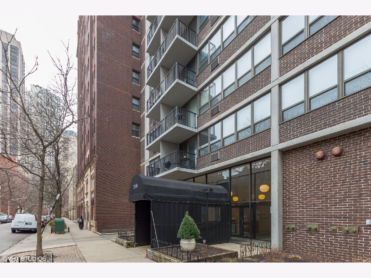 Condominiums Rented Parkview Towers Chicago Illinois, 2740 Pine Grove