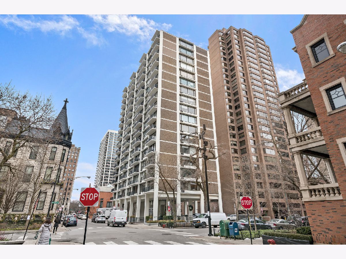 Condominiums Rented State Parkway Condos Chicago Illinois, 1400 State