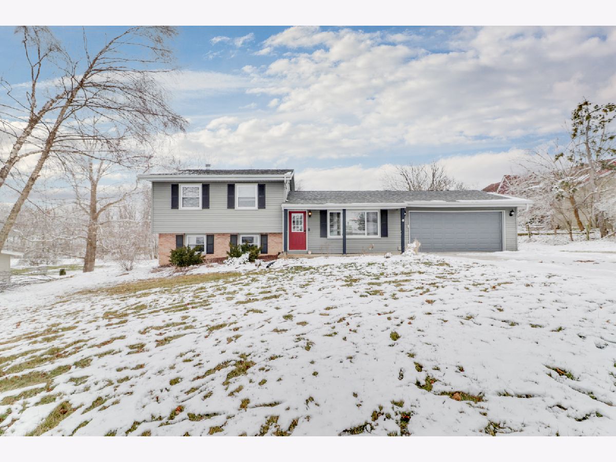 Homes Sold Country Estates Bloomington Illinois, 8398 Surrey