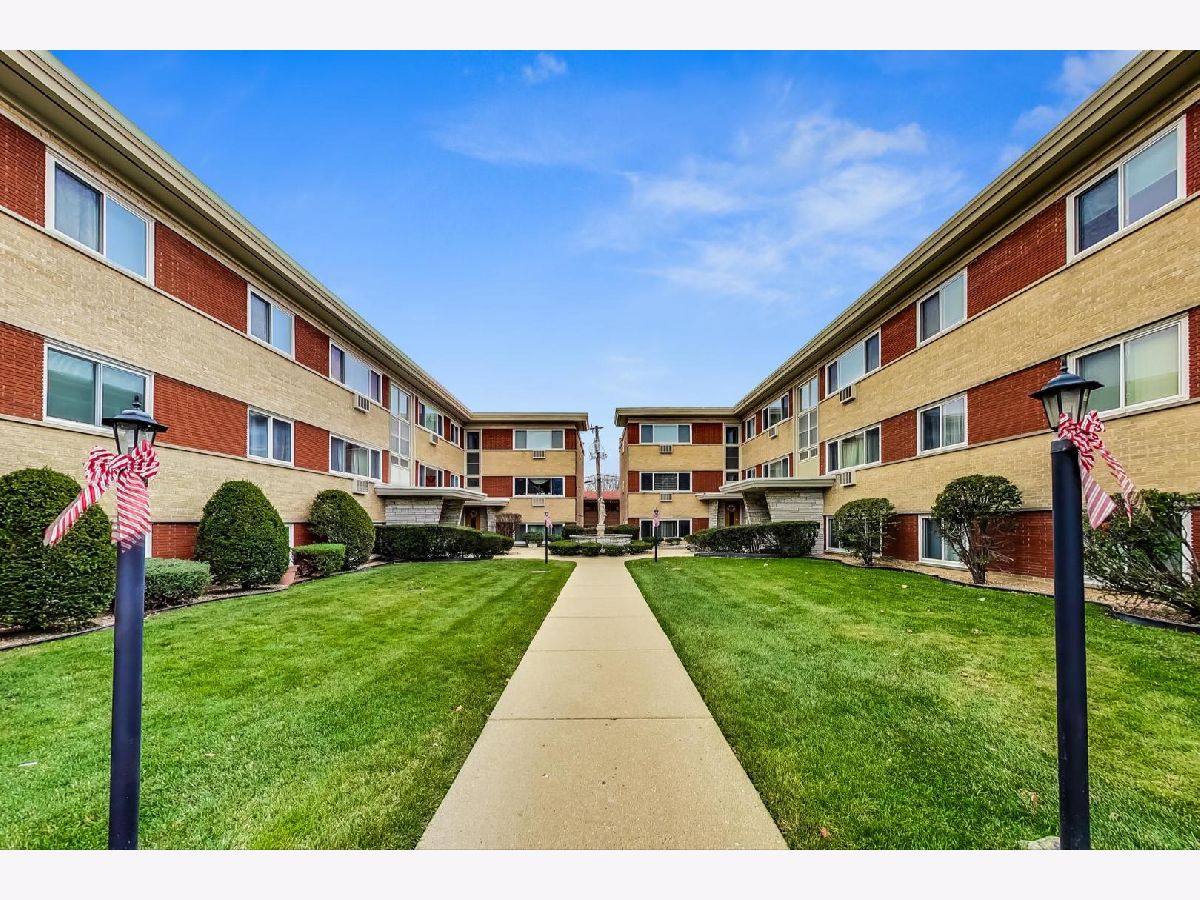 Condos & Townhomes Sold Raven Place Chicago Illinois, 6815 Raven