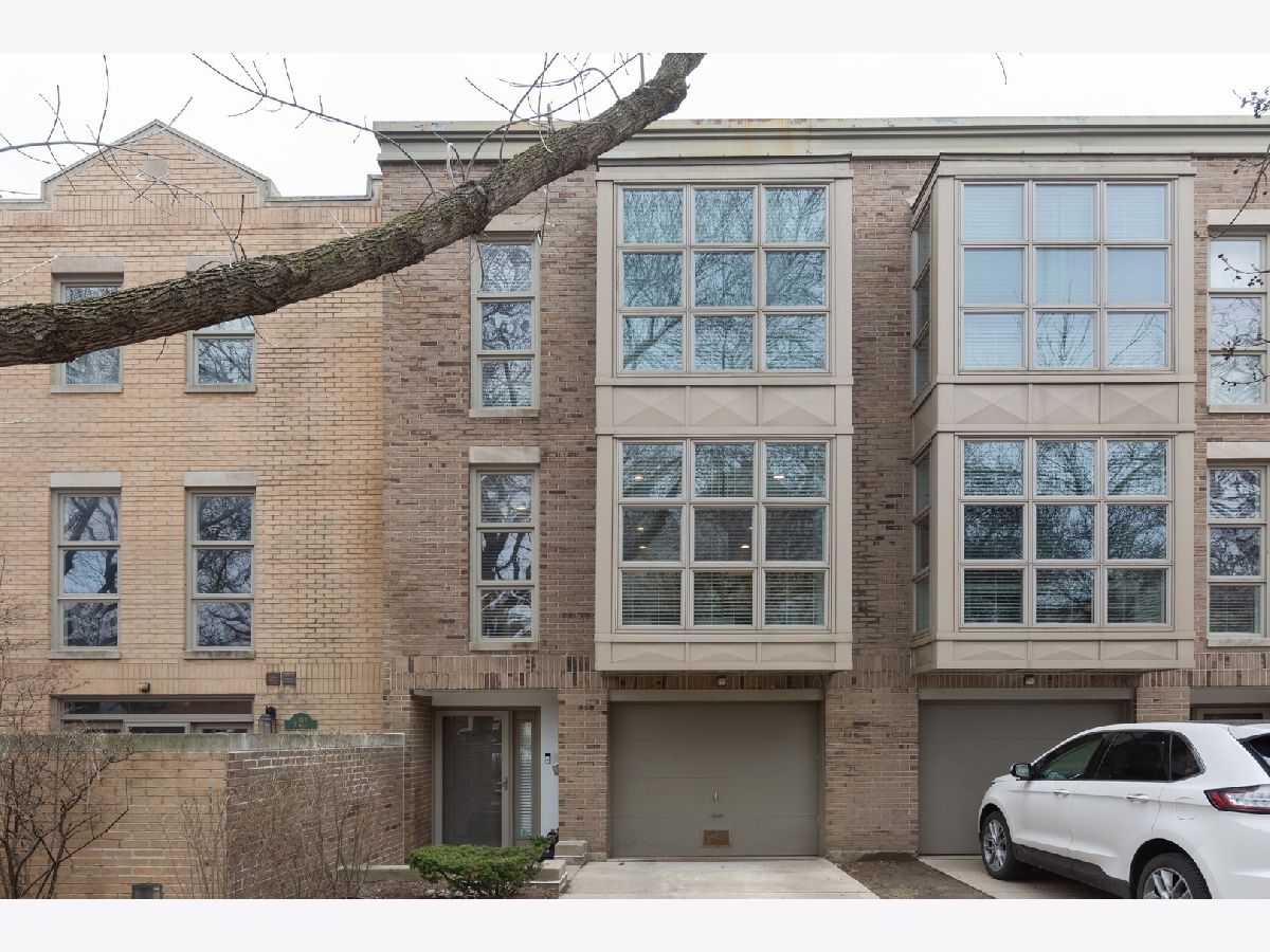 Townhomes Rented Lakewood Commons Chicago Illinois, 2313 Wayne