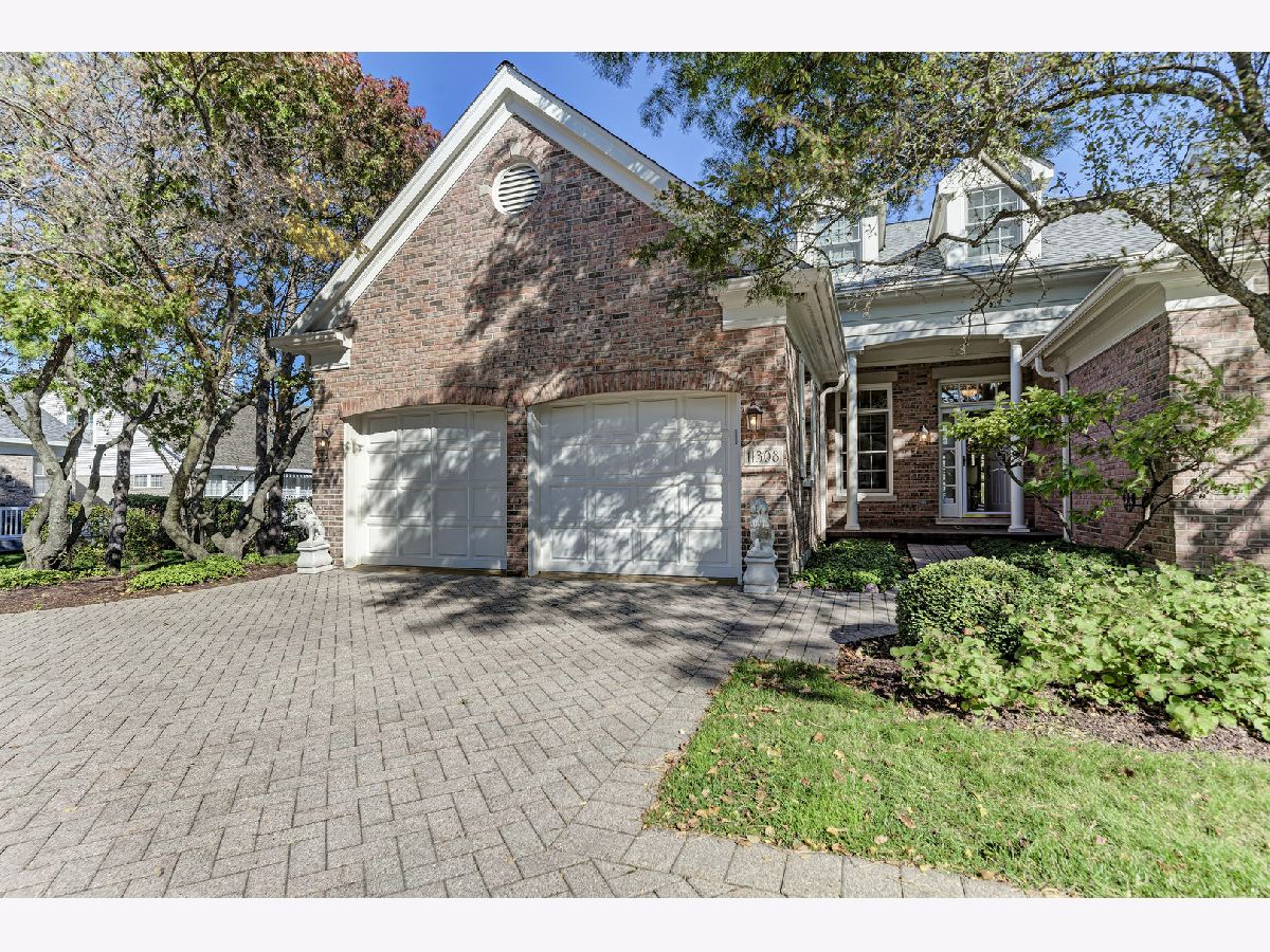 Townhomes & Homes Sold Westchester Club Westchester Illinois, 11308 Monticello