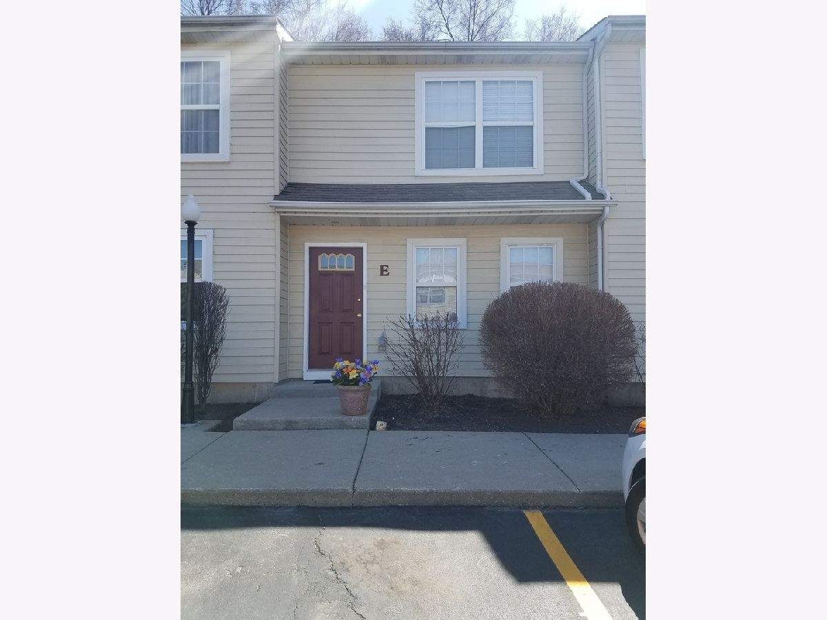 Townhomes Rented Castlebrook Townhomes Wauconda Illinois, 651 Liberty