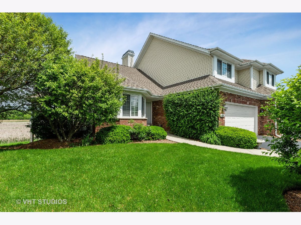 Townhomes Sold Asters On Almond Grayslake Illinois, 17612 Knollwood