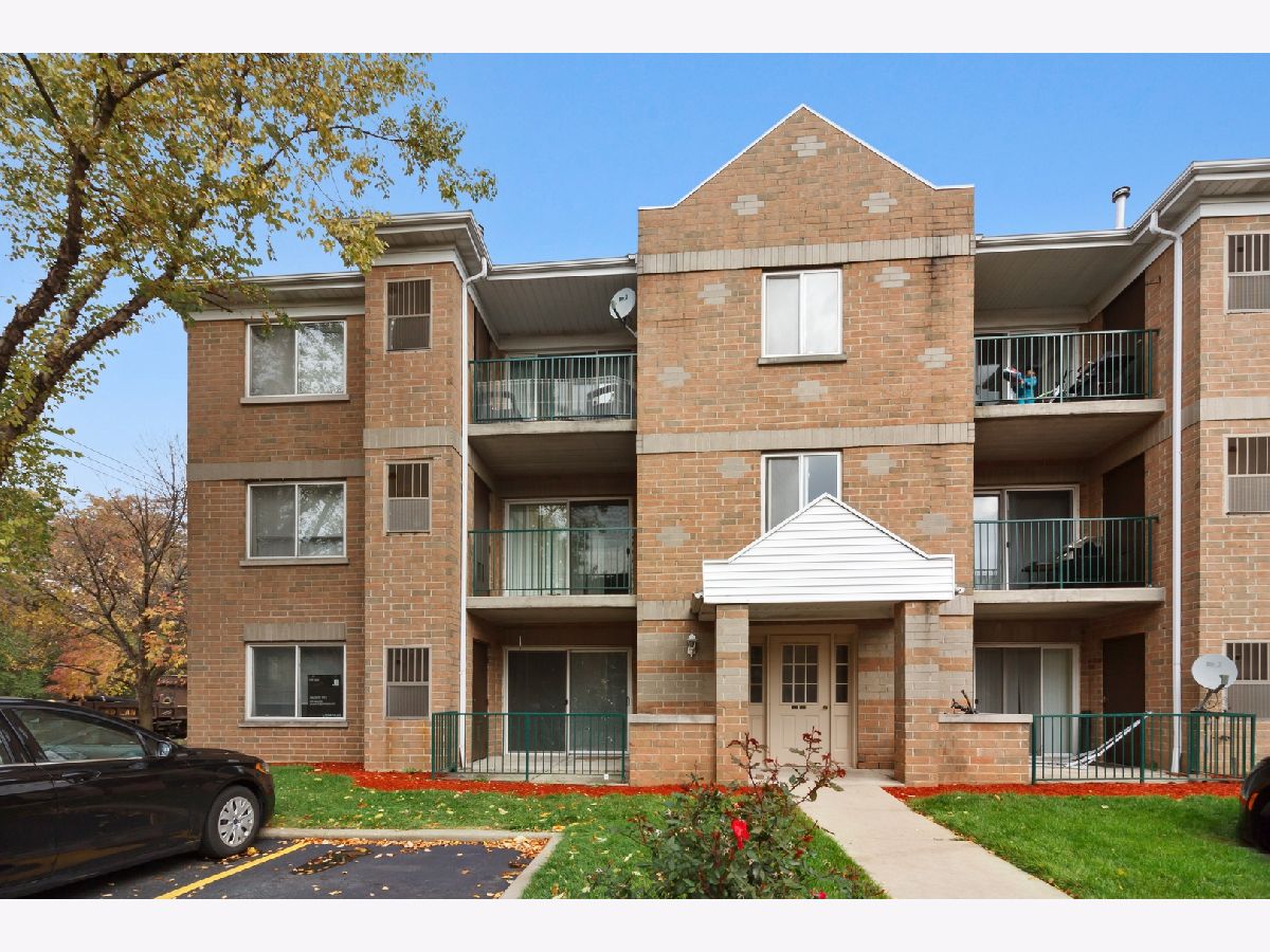 Condominiums Sold Whispering Glen Chicago Illinois, 5357 East River