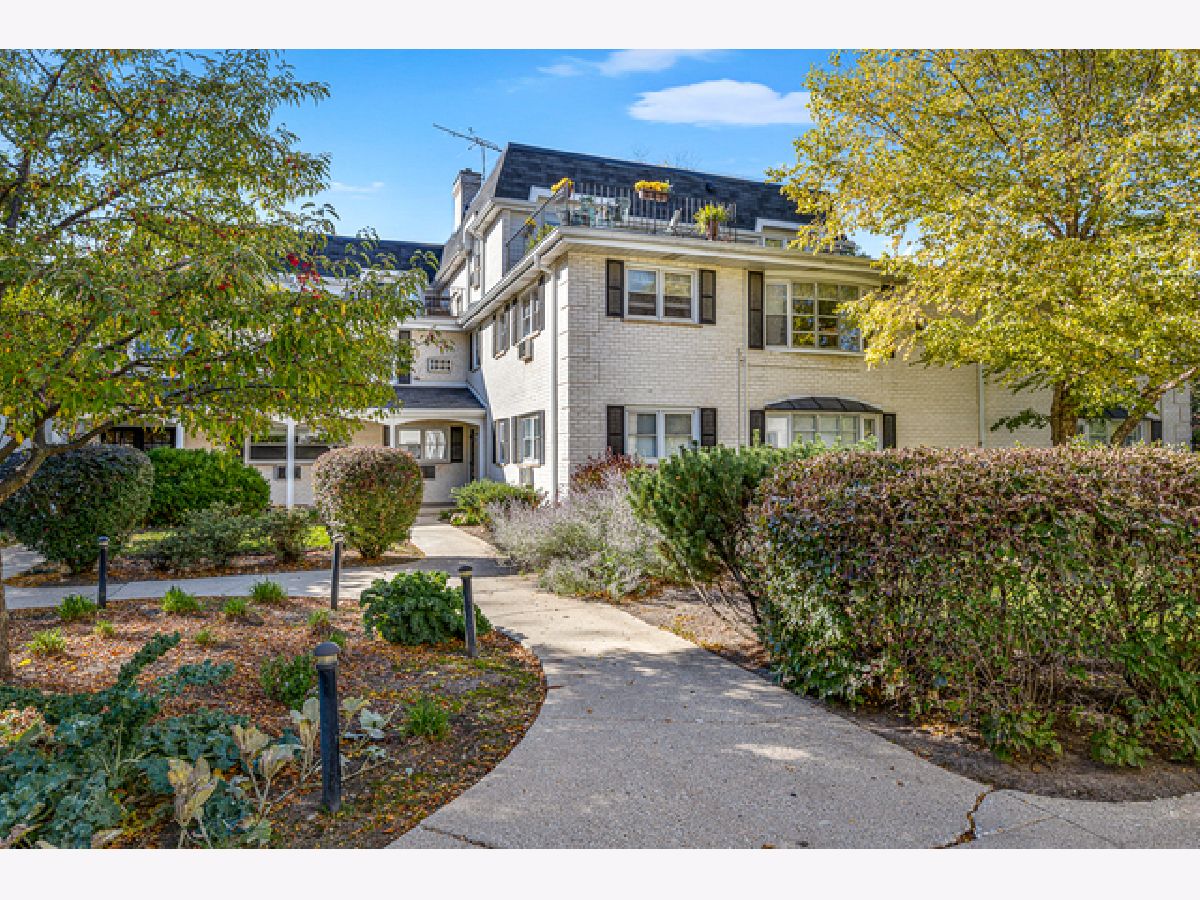 Condominiums Sold Hampton Courts Arlington Heights Illinois, 516 Eastman