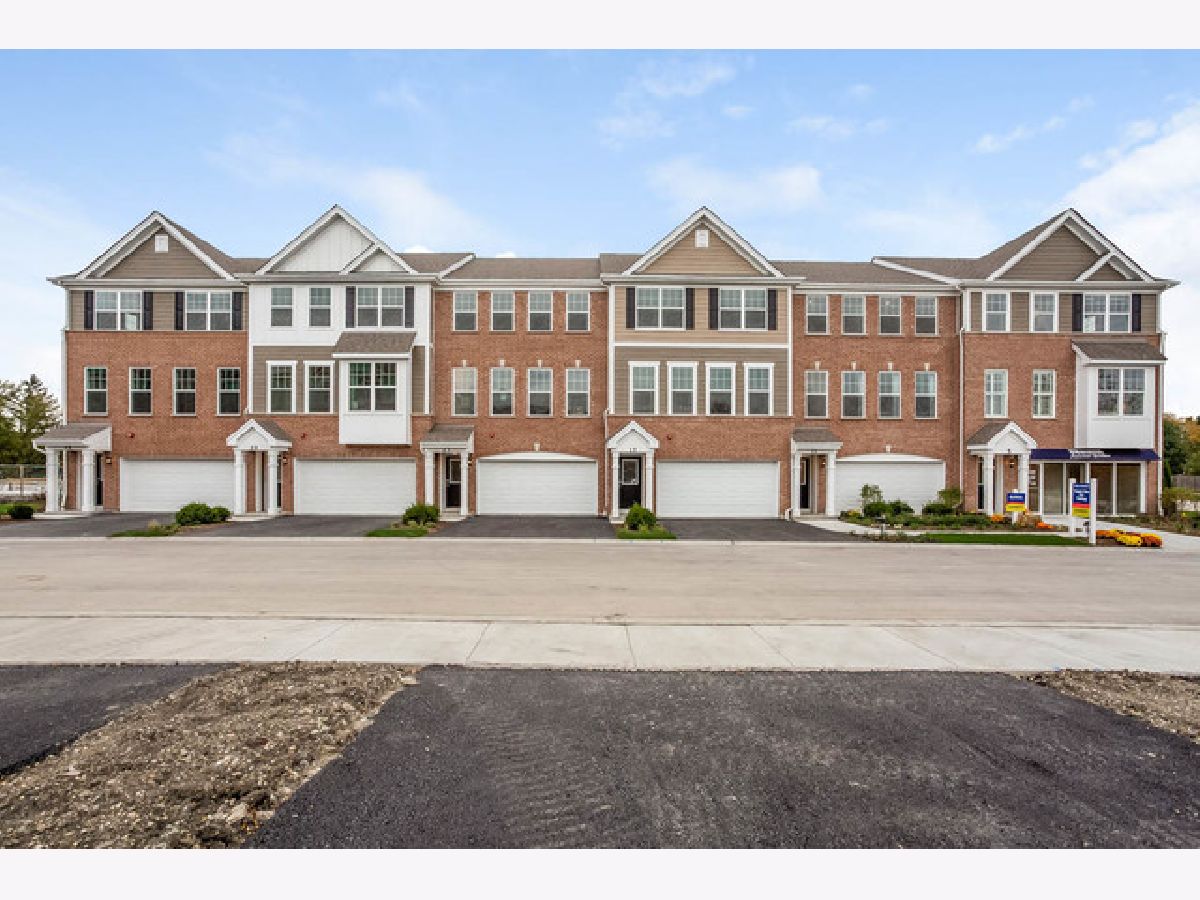 Condos & Townhomes Sold Wolf Crossing Wheeling Illinois, 5 Grey Wolf