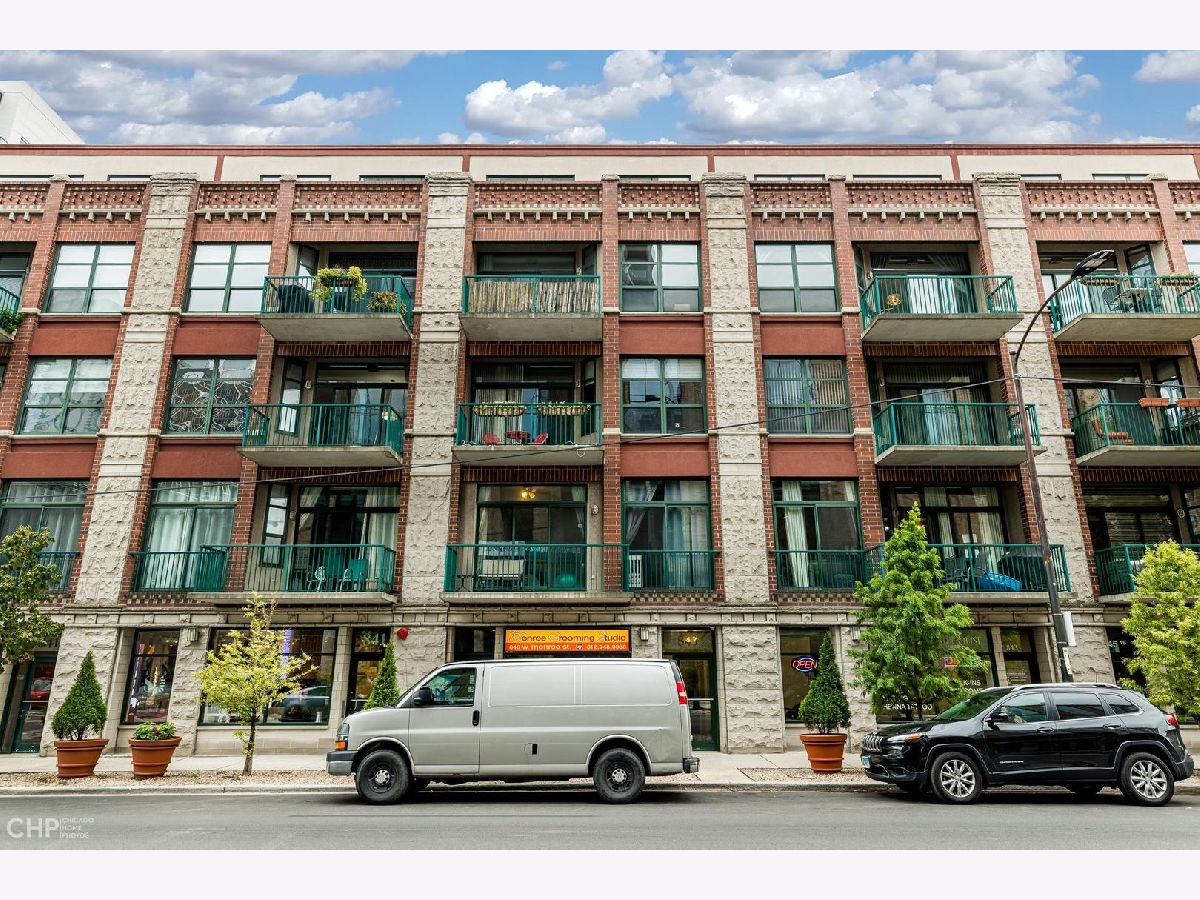 Condominiums Rented Monroe Manor Chicago Illinois, 843 Monroe