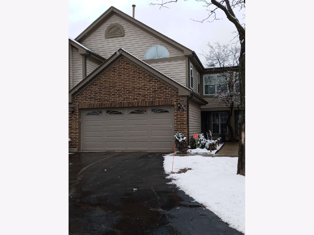 Townhomes & Condos Sold Villas Of Oak Creek Buffalo Grove Illinois, 237 Old Oak