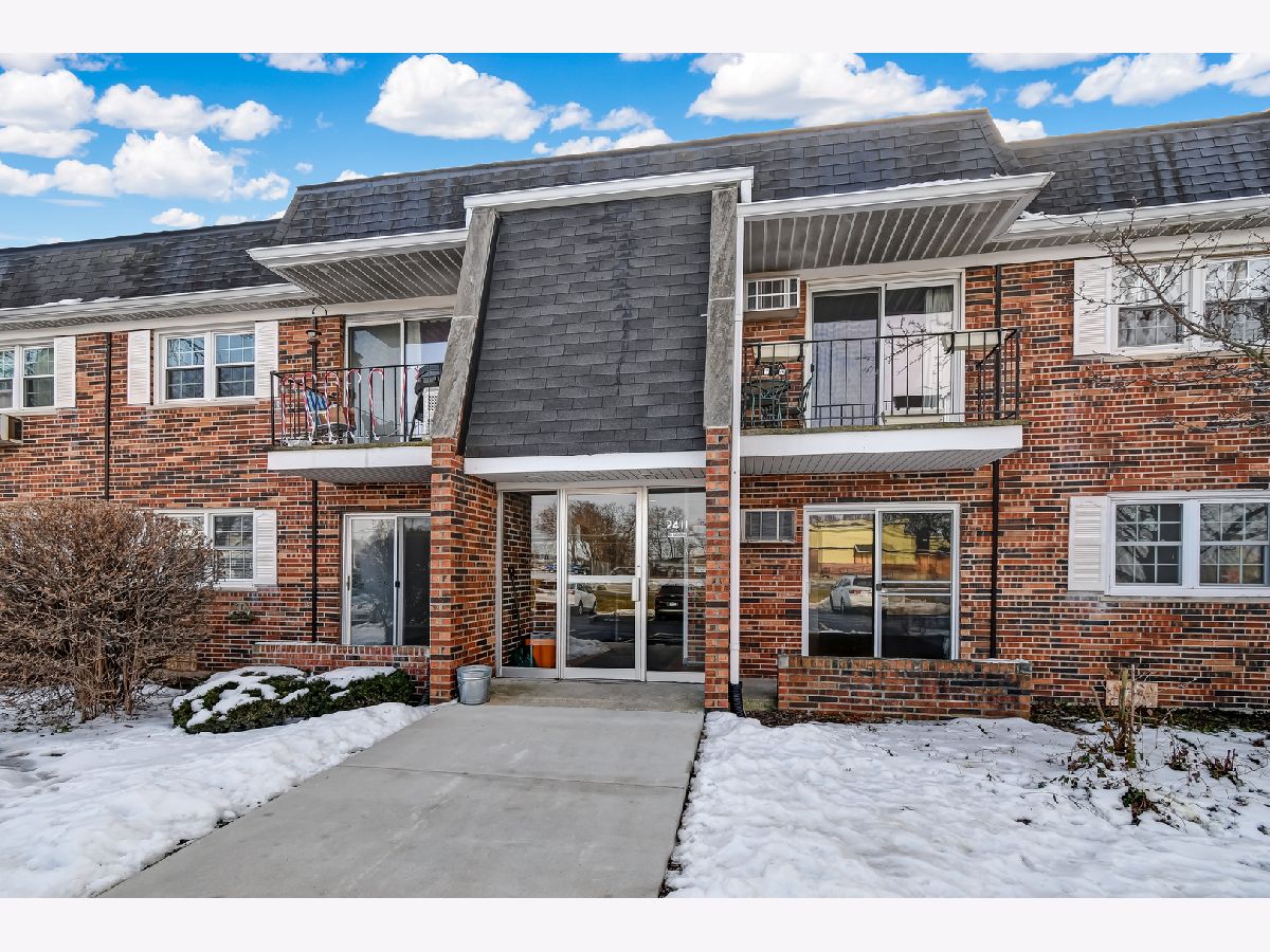 Condominiums Rented Fairway Grove Downers Grove Illinois, 2411 Ogden