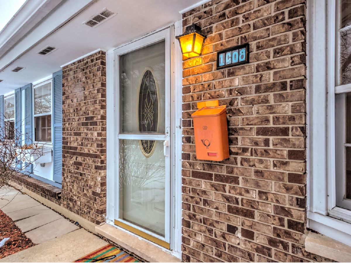 1008 Weathersfield Way, Schaumburg, Illinois 60193 MLS 10975971