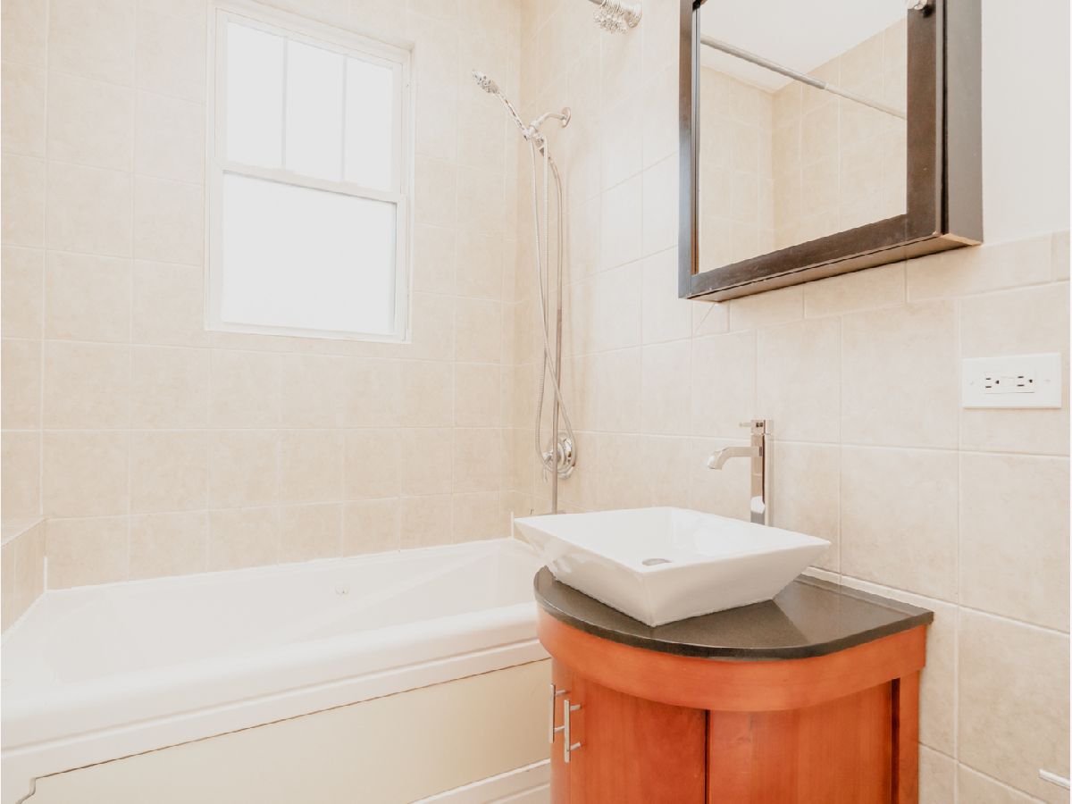 Condominiums Sold Kinzer Court Oak Park Illinois, 858 Washington
