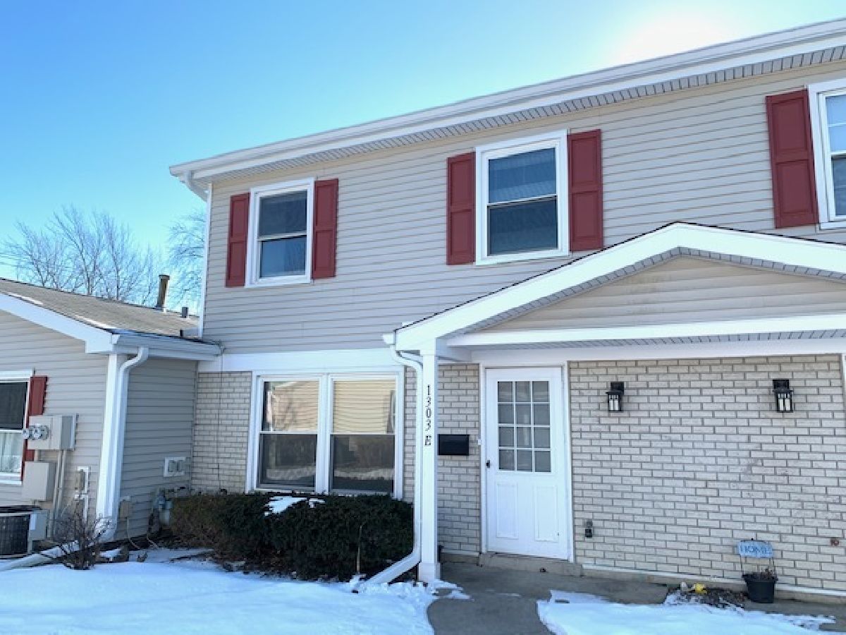 Townhomes & Homes Sold Hanover Square Hanover Park Illinois, 1303 Kingsbury
