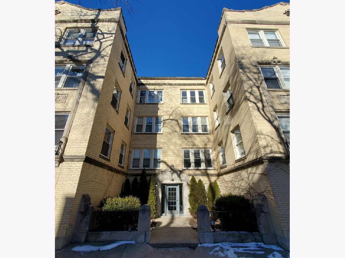 Condominiums Sold Rockwell Corners Chicago Illinois, 2606 Glenlake