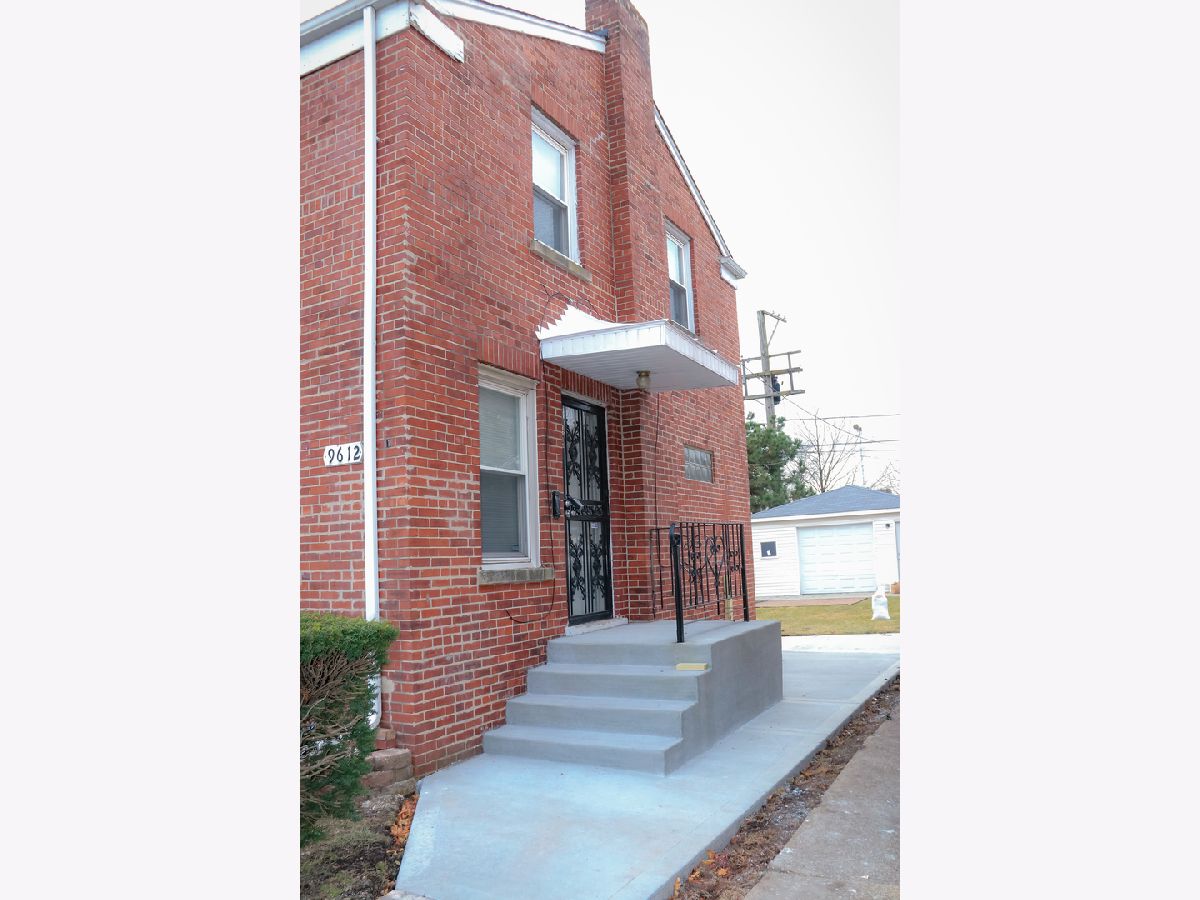 Homes & Condos & Townhomes Sold Van Vlissingen Heights Chicago Illinois