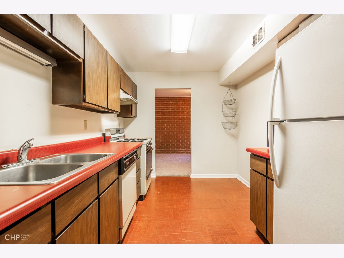 Condominiums Rented Coventry Club Crystal Lake Illinois, 530 Devonshire