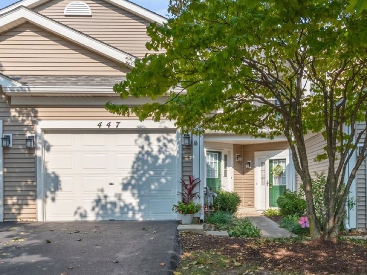 Townhomes Rented Mill Pond Batavia Illinois, 447 Mill