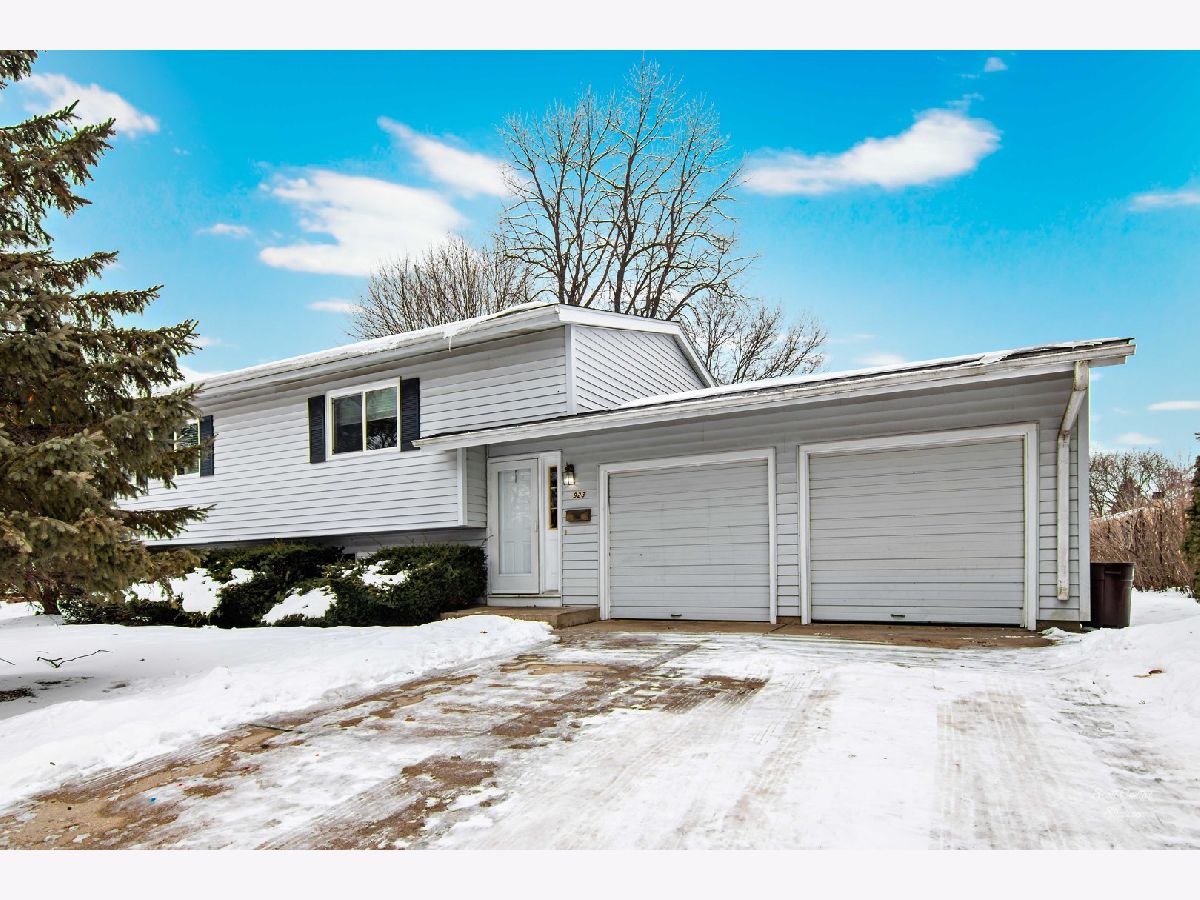 Homes & Condos & Townhomes Rented Coventry Crystal Lake Illinois, 923 Yorkshire