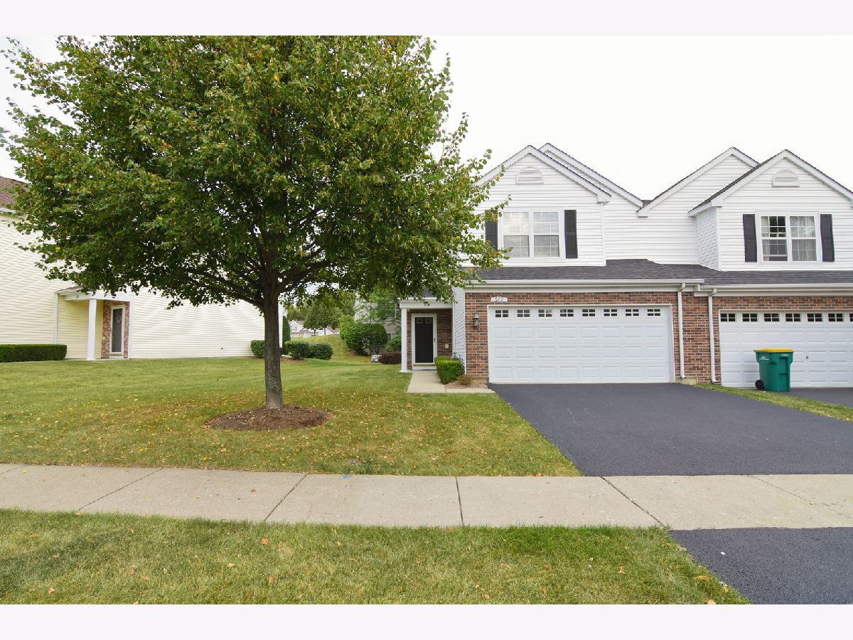 Homes & Townhomes & Condos Rented Painted Lakes Lake Villa Illinois, 629 Winchester