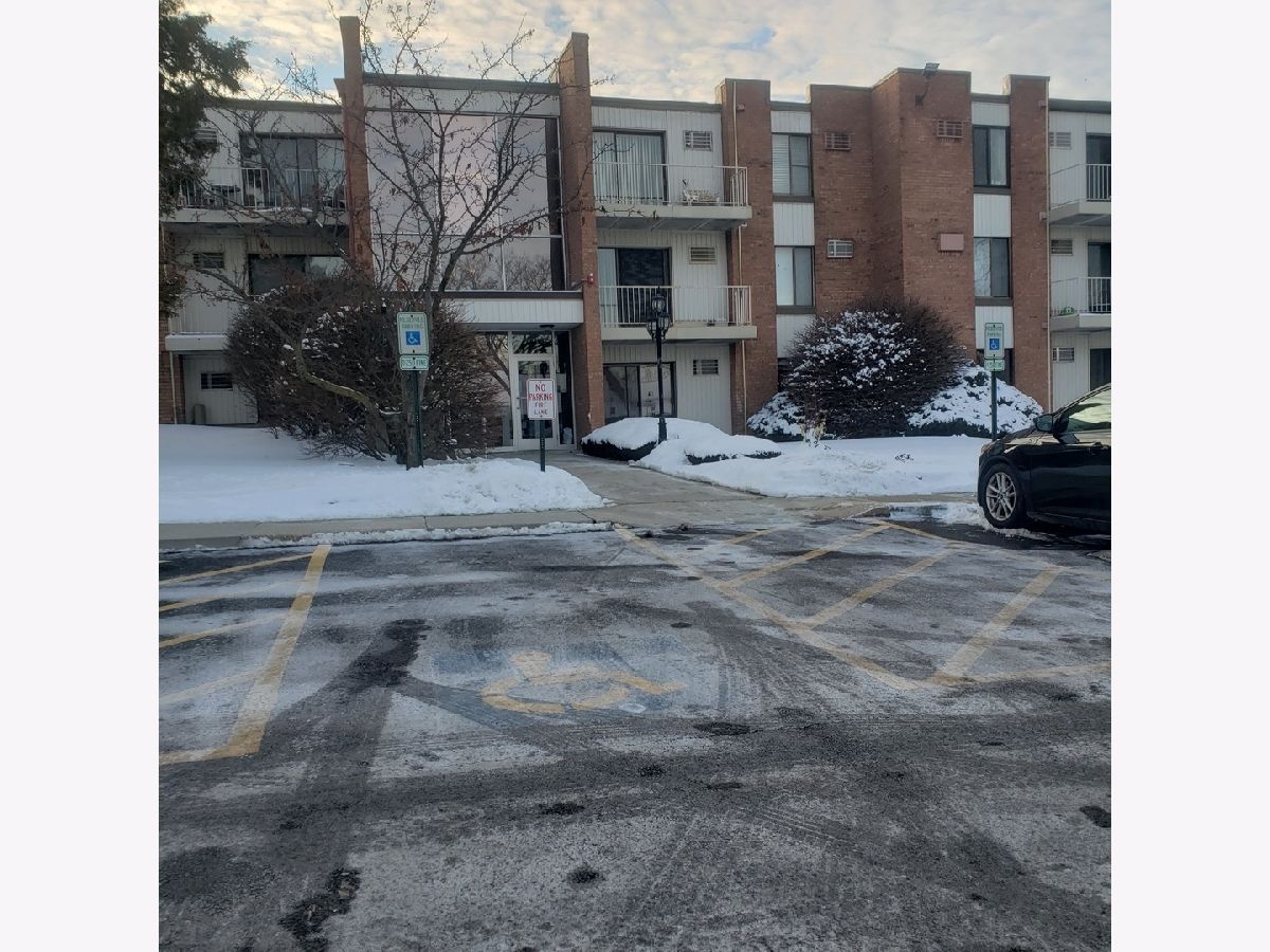 Condominiums Rented Windridge Courts Addison Illinois, 300 Fullerton