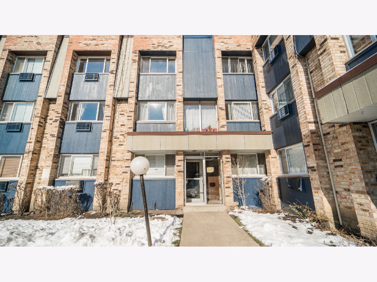 Condominiums Sold Honey Bee Chicago Illinois, 8637 1/2 Foster