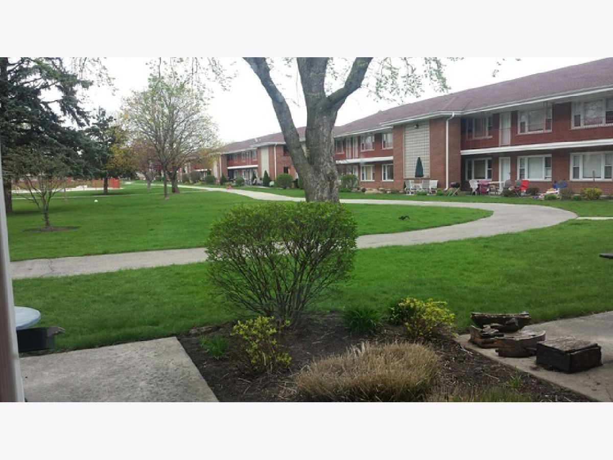 Condominiums Sold Holiday Lane Des Plaines Illinois, 1111 Holiday